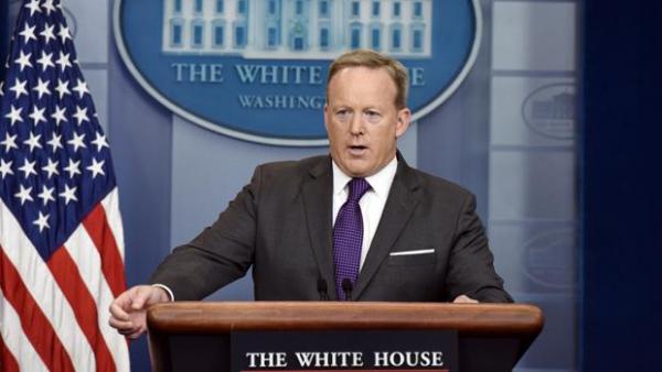 El secretario de prensa de la Casa Blanca, Sean Spicer, presenta su dimisión