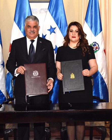 Dominicana y Honduras formalizan eliminación de visas para turistas de ambos países