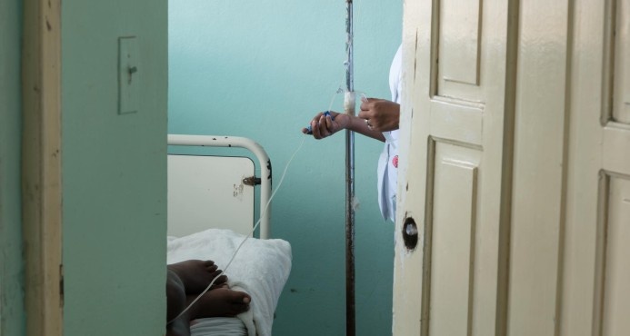 Gobierno y médicos se enfrentan por muertes maternas