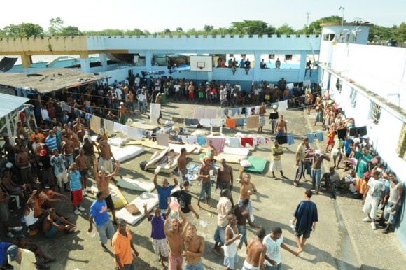 Cinco muertos y 8 heridos en trifulca, cuatro haitianos presos habrian muerto en carcel La Victoria