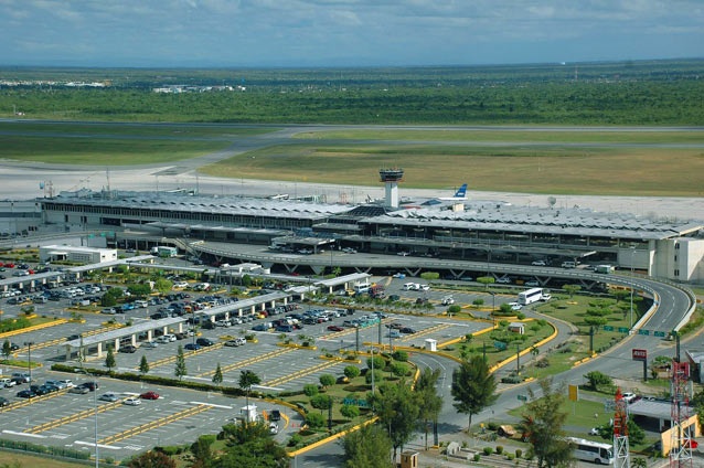 Avión que repatriará españoles en San Martín despegó de Santo Domingo