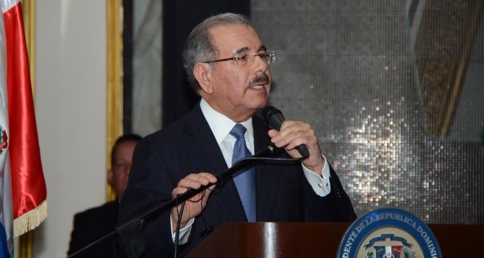Presidente Medina regresa hoy tras amenaza de huracán María
