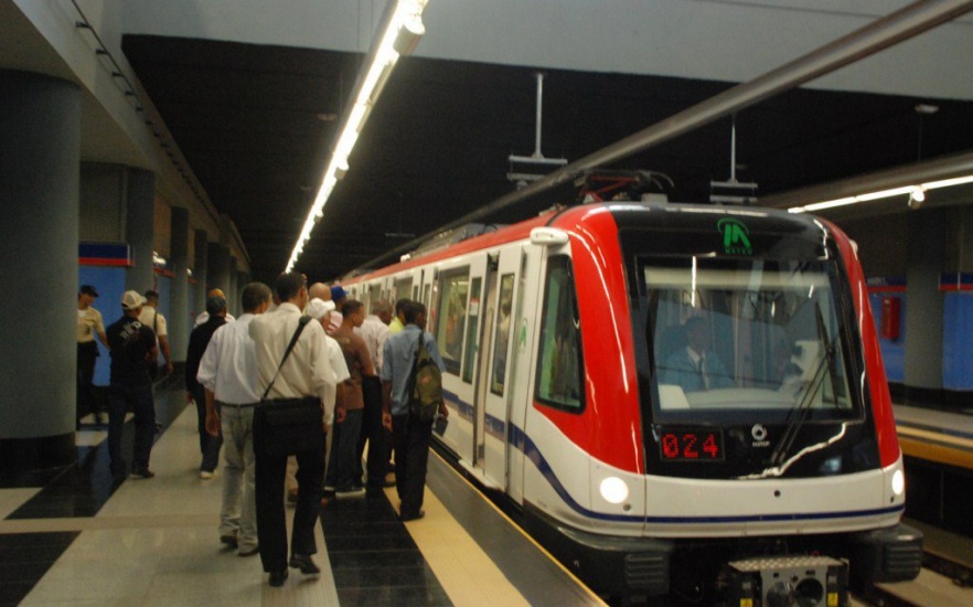 El Metro de Santo Domingo suspende sus servicios este jueves por huracán María