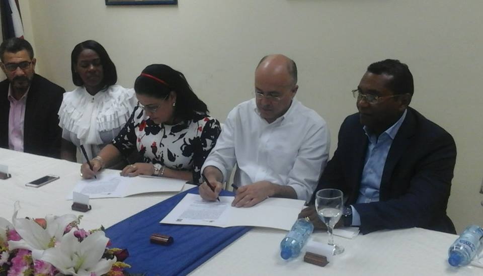 Alcaldía de Yaguate y el Ministerio de Medio Ambiente firman convenio para rescatar cuevas de el Conde y la Mancha