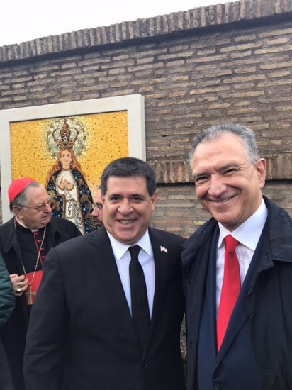 Con el Excelentísmo Señor Presidente de la República del Paraguay, Don Horacio Manuel Cartes Jara.