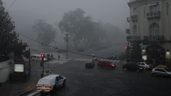 Meteorología dice seguirá lloviendo en distintos puntos del país 