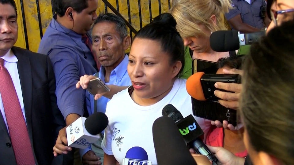 El Salvador: tribunal libera a mujer encarcelada por dar a luz a un feto sin vida