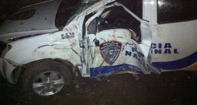 Patrulla policial sufre accidente con saldo de un muerto y un herido