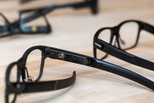 Vuelven las gafas inteligentes, pero esta vez las hace Intel