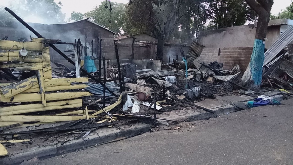 Incendio reduce a cenizas varias viviendas en Dajabón