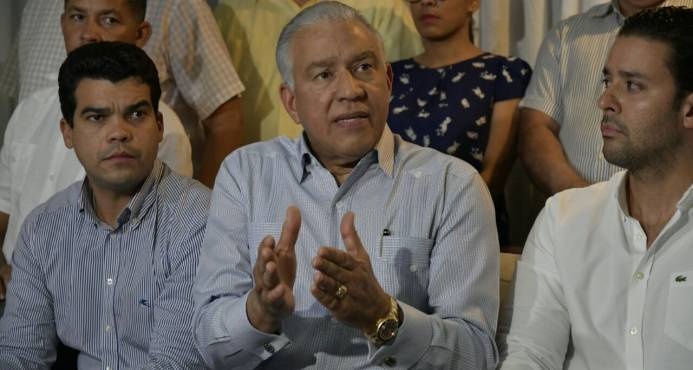 Andrés Bautista retira candidatura a la presidencia del PRM, alegando violaciones de derechos