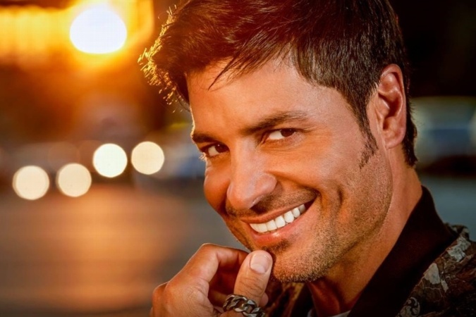 Chayanne Vuelve Más Romántico Que Nunca A Los Escenarios | La Nación ...