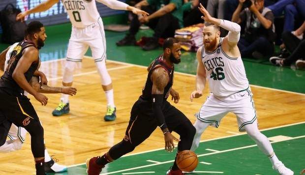Celtics y Cavs chocan esta noche en sexto juego con los verdes delante