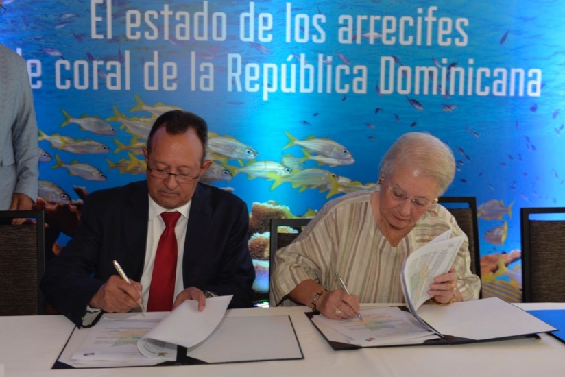 Medio Ambiente y la Red Arrecifal Dominicana firman acuerdo para cuidar costas en Día Mundial de los Océanos