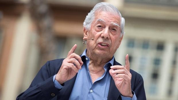 Mario Vargas Llosa, en observación con un «leve traumatismo craneoencefálico» tras una caída en su domicilio