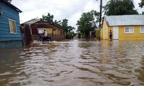 Fuertes lluvias afectaron algunas provincias del Cibao  con crecida de ríos, arroyos y cañadas.