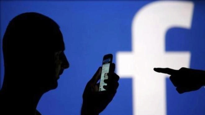 Acusan a Facebook de proteger cuentas de extrema derecha