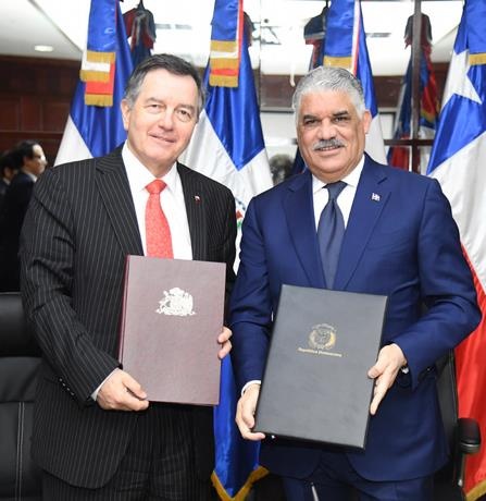 Chile y RD buscan mejorar comercio y ampliar inversión; firman acuerdo