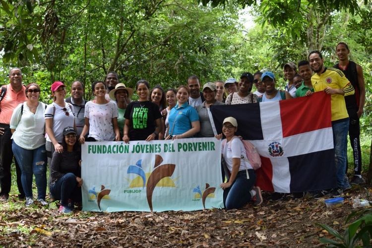 Fundación de jóvenes siembra miles de árboles en jornada reforestación