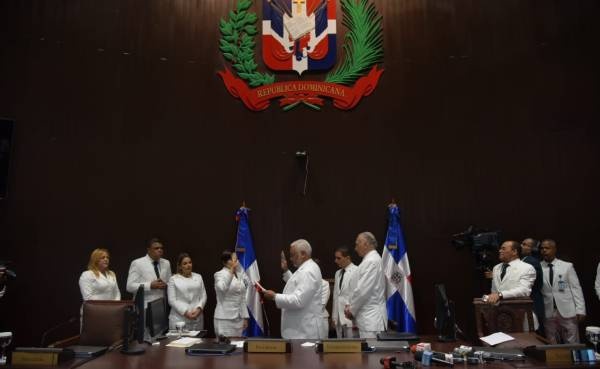 Camacho ya es presidente de la Cámara Baja; dejó abierta la segunda legislatura ordinaria del año.