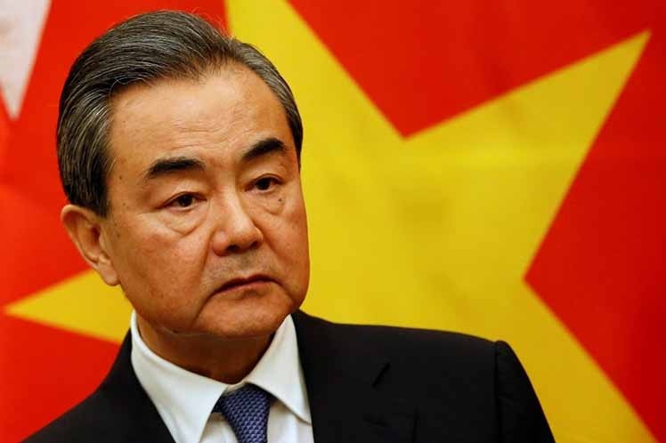 Canciller chino hacia gira caribeña y Asamblea General de ONU; llegará el jueves al país