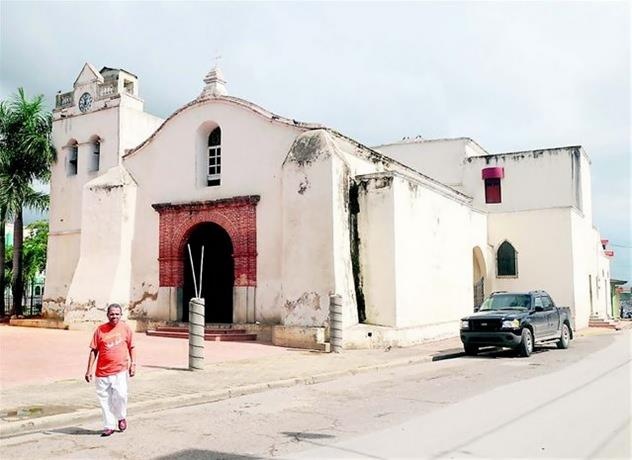 Desconocidos destruyen sagrario y roban objetos en iglesia San Dionicio de Higüey