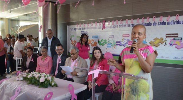 Autoexamen prevé el cáncer de mama, dice ministro de Salud Pública
