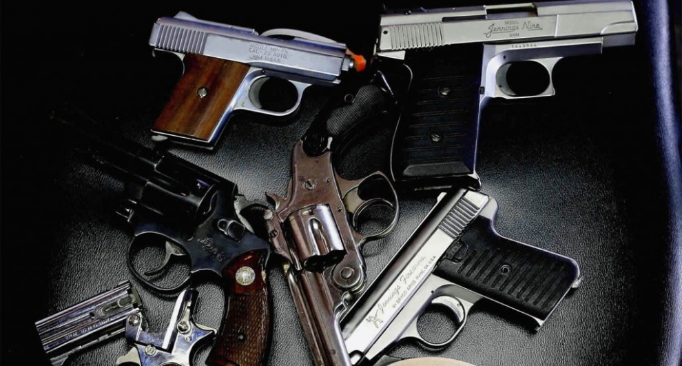 En operativo de navidad Policía incauta 12 pistolas y armas blancas en discotecas y bares 