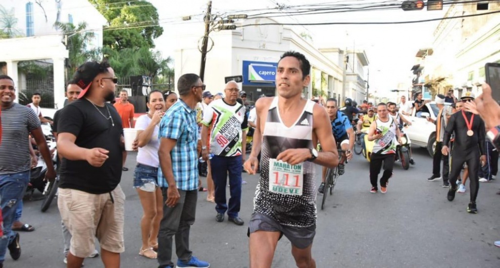 Venezolano Pedro Mora gana el maratón La Vega-Moca-La Vega
