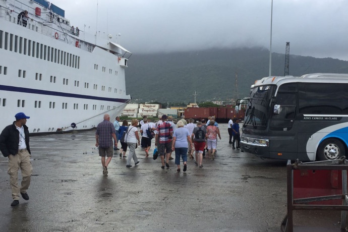 Llegada de cruceristas a Puerto Sansouci dinamiza comercio en Zona Colonial