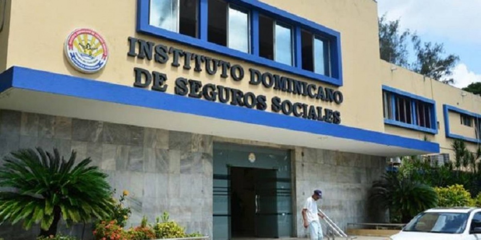 Presidente Medina anuncia disolución del Instituto Dominicano de Seguros Sociales
