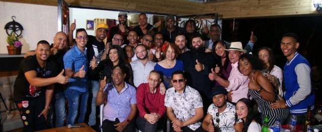 En histórico encuentro se reúnen nuevos e iconos bachateros de Dominicana 