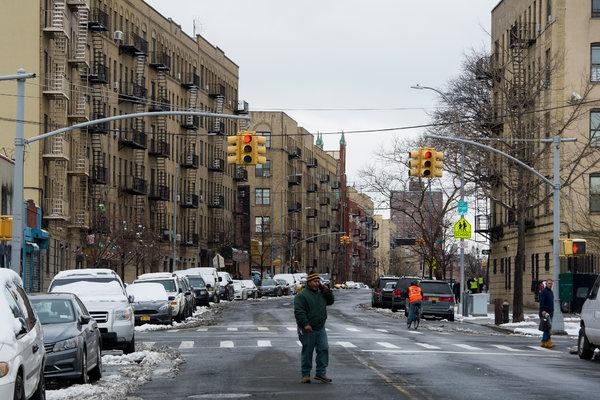 Padres del Bronx expresan preocupación por posible venta marihuana en bodegas
