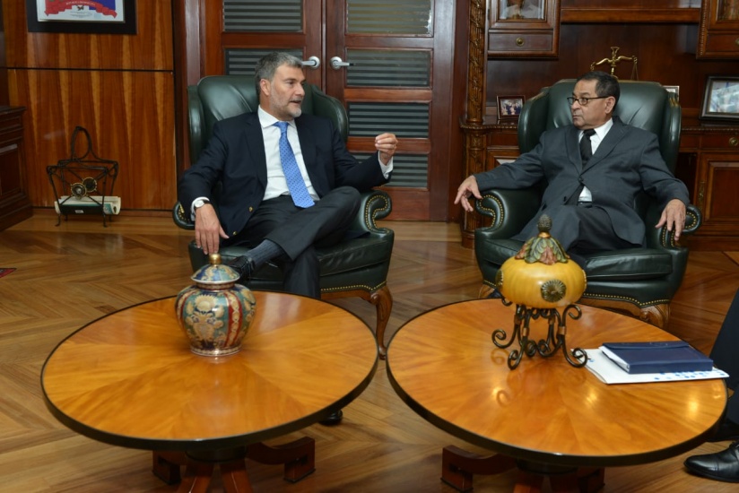 Magistrado Germán Mejía recibe director de la Defensa Pública de Chile
