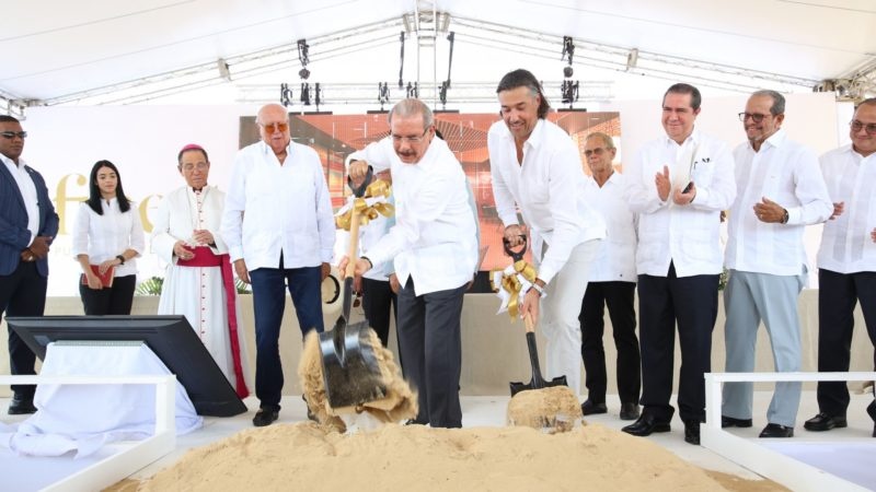Danilo Medina asiste a inicio construcción del hotel Finest Punta Cana