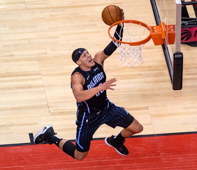 Exhibiciones de Bucks y Rockets y ajustados triunfos de Celtics y Blazers