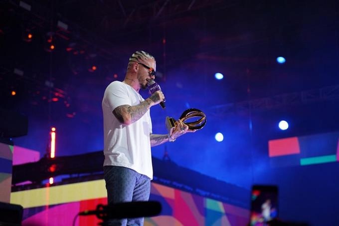 J Balvin, arrasa en la entrega de Heat Latin Music Awards,