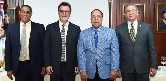 “Apuntes para la incorporación del fondo de comercio en RD”, la más reciente obra de Jottin Cury