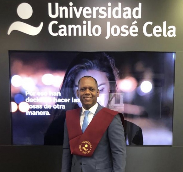 Joven Dominicano  es investido como Consultor Político en universidad de España