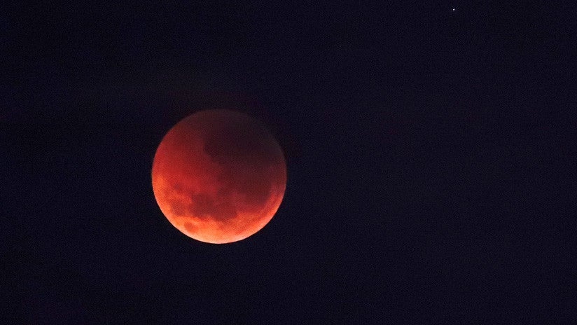 Espectáculo de eclipse de luna esta noche,dónde y cuando podrás verlo