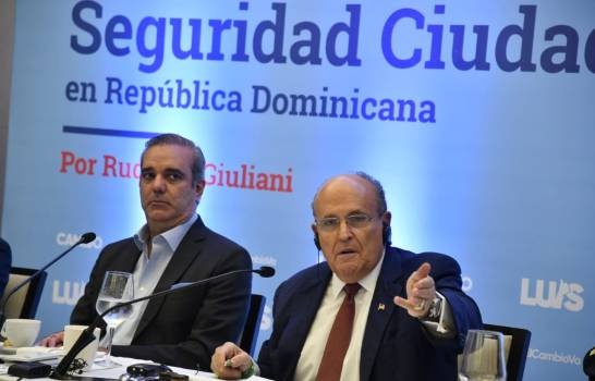 Rudolph Giuliani dice  reforma constitucional debe ser para el futuro, no para beneficio personal