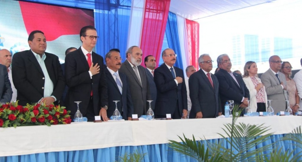 Presidente Medina inaugura hospital municipal Luperón