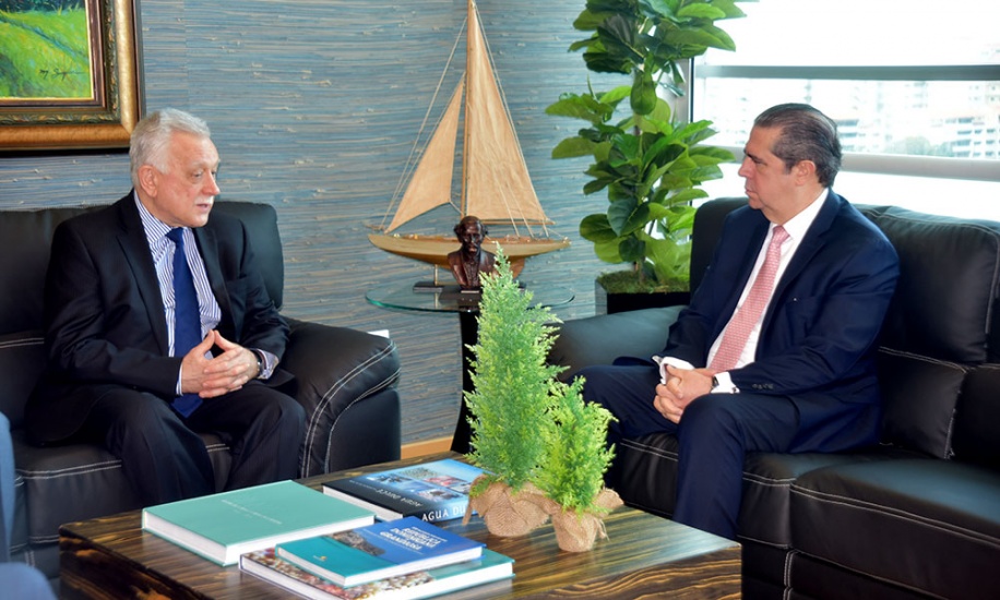 Ministro de Turismo Francisco Javier García se reúne con embajador ruso Vladimir Zaemskiy.