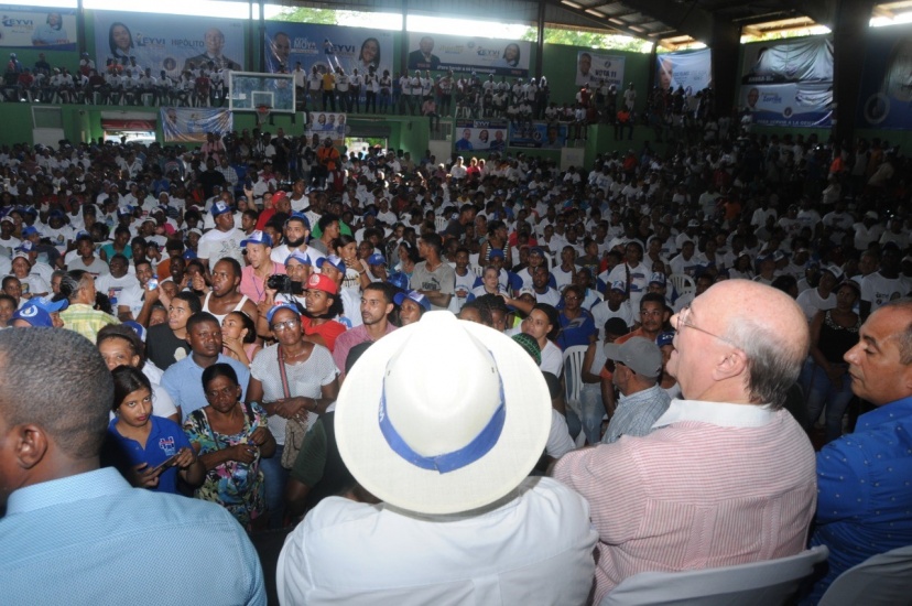Hipólito Mejía encabeza acto multitudinario en Santo Domingo Oeste