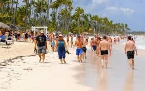 Informes Banco Central indican llegada de turistas a Dominicana acumula descenso del 3.8 % en diez meses 2019