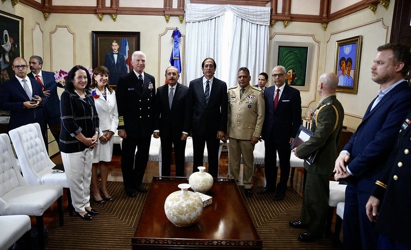 Presidente Danilo Medina recibe al jefe del Comando Sur de Estados Unidos, Craig S. Faller