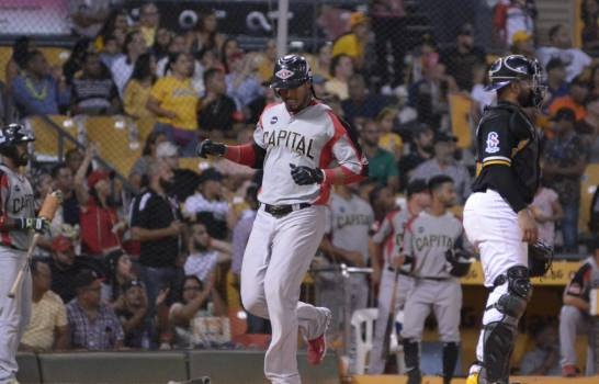 El Escogido barre la serie a las Águilas y se aleja más en la cima; mejoró su marca a 16-6, líder solitario del torneo