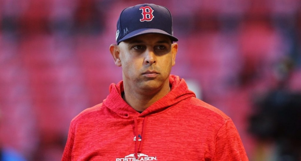 Informe: Alex Cora es nombrado en informe, podría recibir castigo por señas