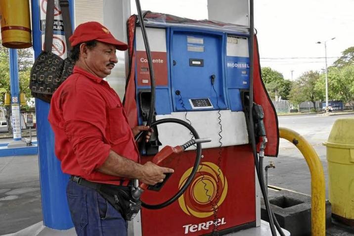 Bajan entre 30 centavos y RD$3.30 precios de la mayoría de combustibles
