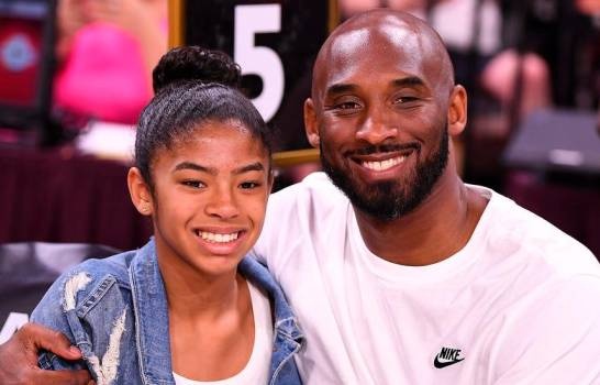 Hija mayor de Kobe Bryant murió con él en accidente, según TMZ